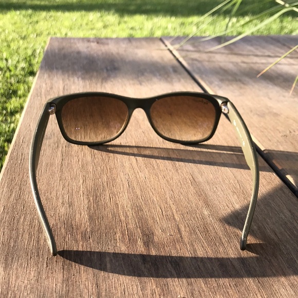 Original RayBan Wayfarer Olive Sunglasses - Picture 6 of 8